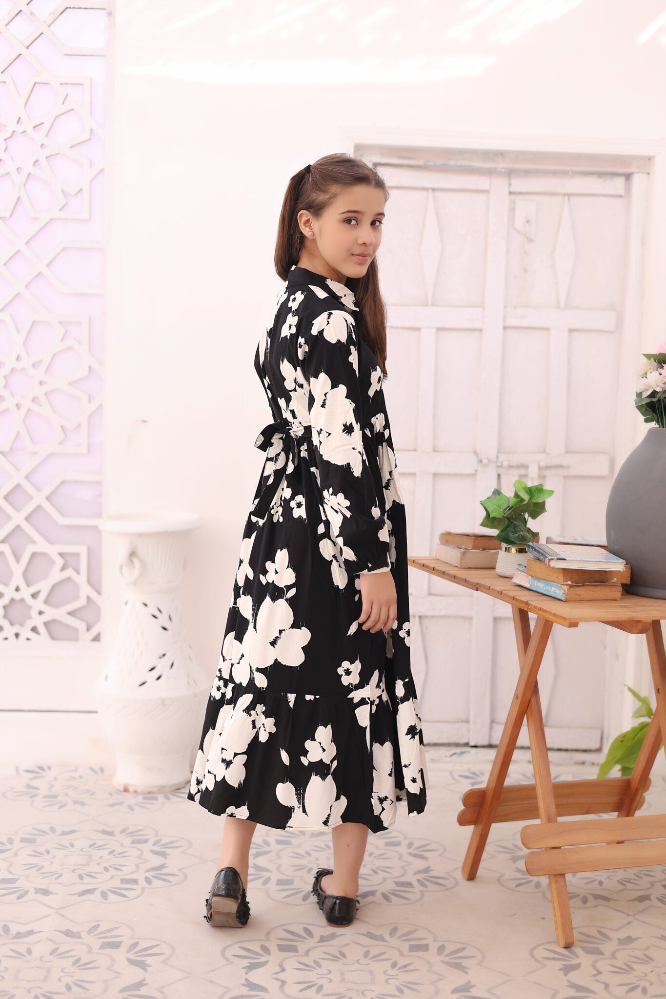 Black Orchid β Linen