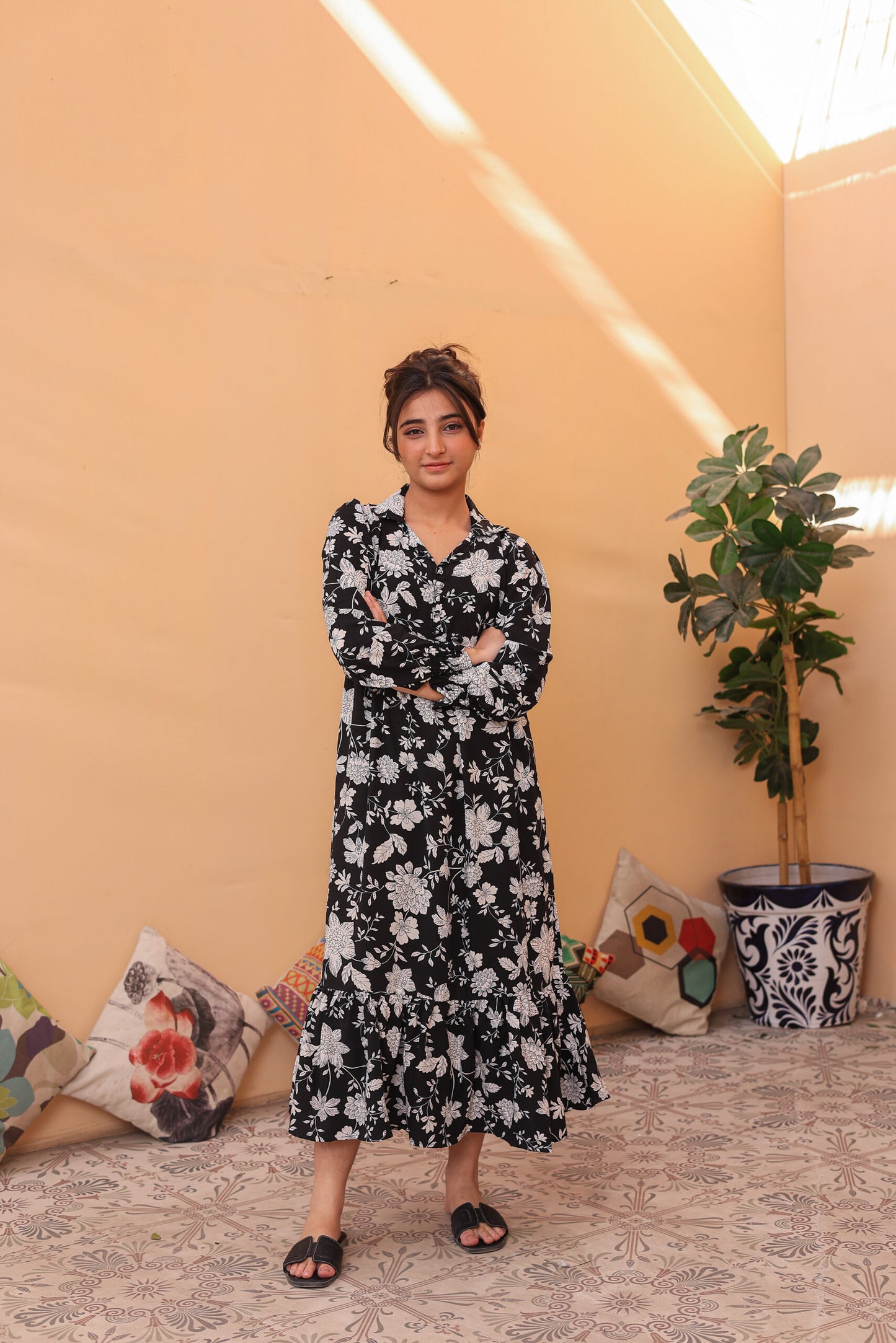 Monochrome Bloom – Linen