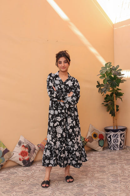Monochrome Bloom – Linen
