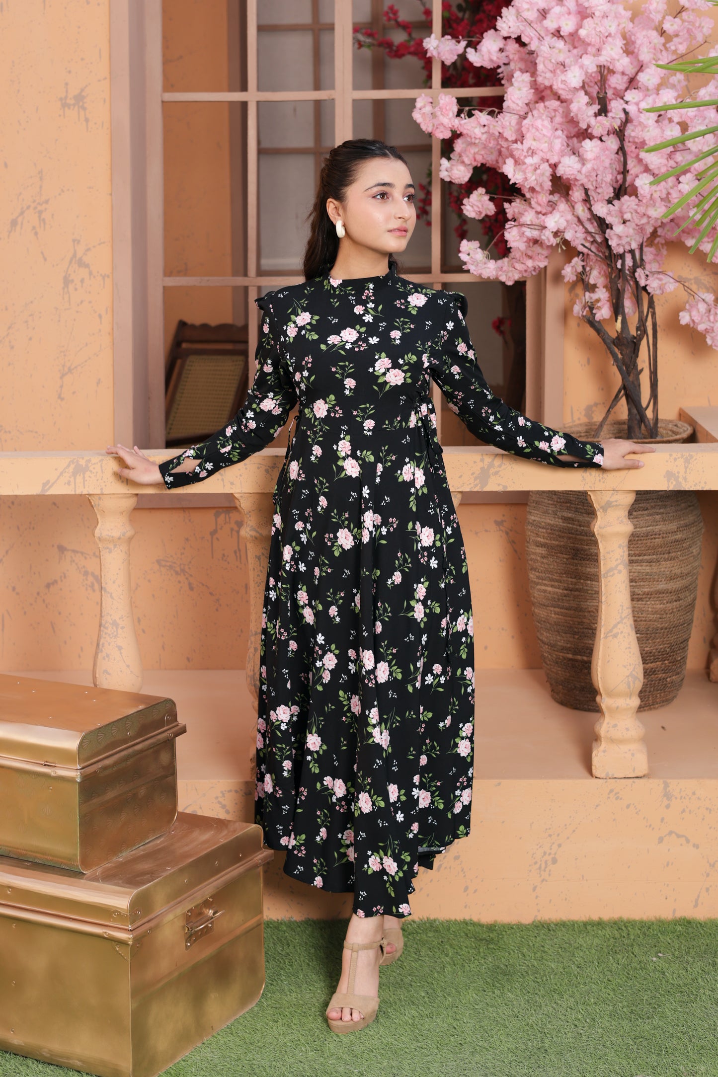 Midnight Rose Whisper - Linen